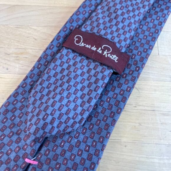 Oscar De La Renta Men's 100% Silk Geometric Pattern Necktie Blue Vintage - Picture 6 of 6
